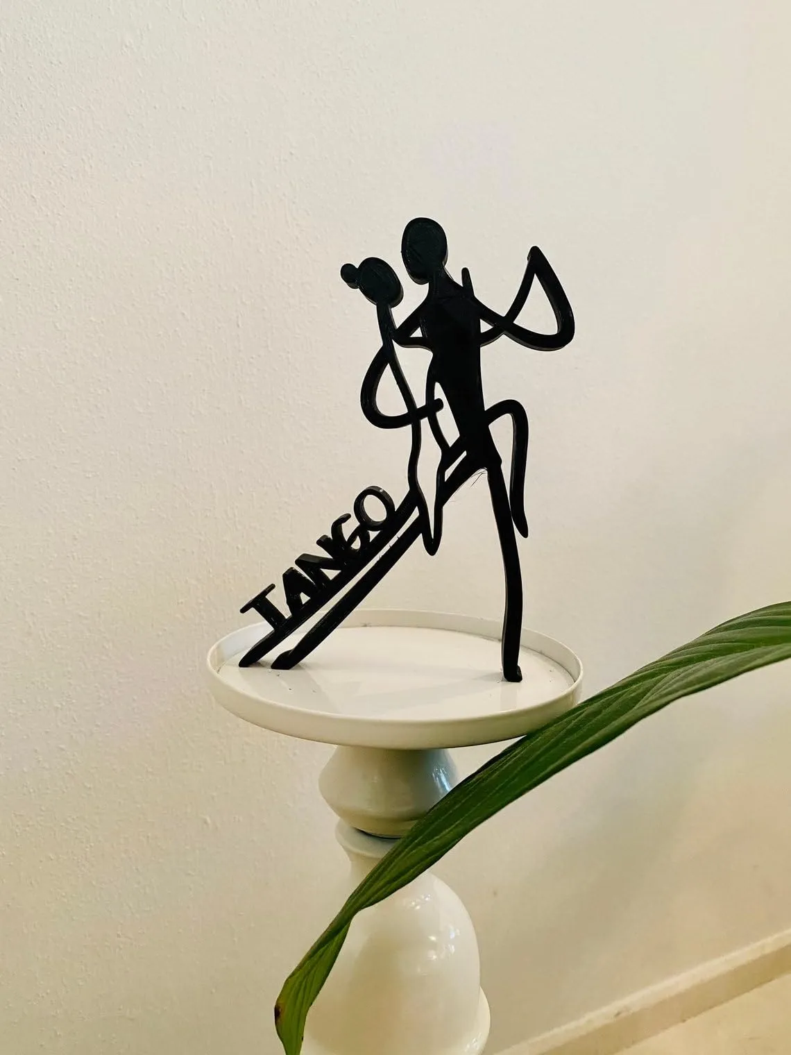 EROTNGO Tango-Inspired Tabletop Figure: Minimalist Sculpture for Home or Office Décor and Gifting