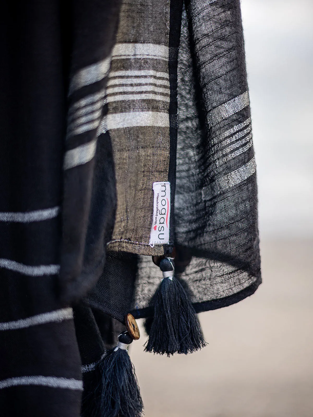 Handcrafted Conchas Linen Saree Black