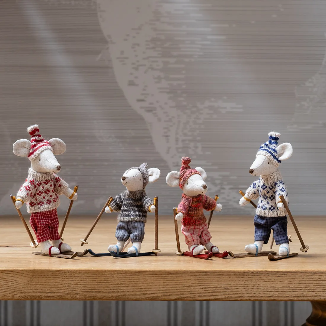 Maileg winter mouse dad with ski set 2024