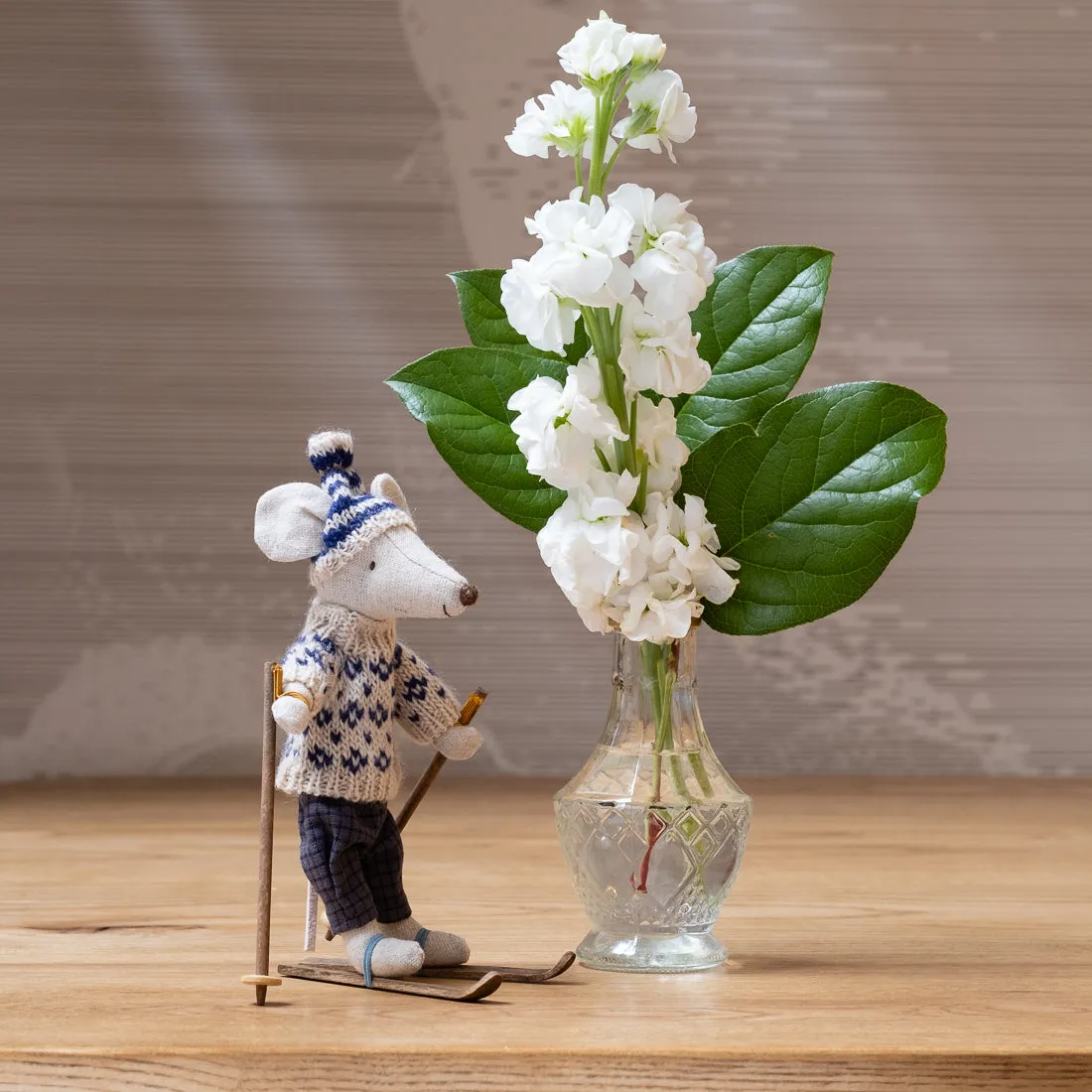 Maileg winter mouse dad with ski set 2024