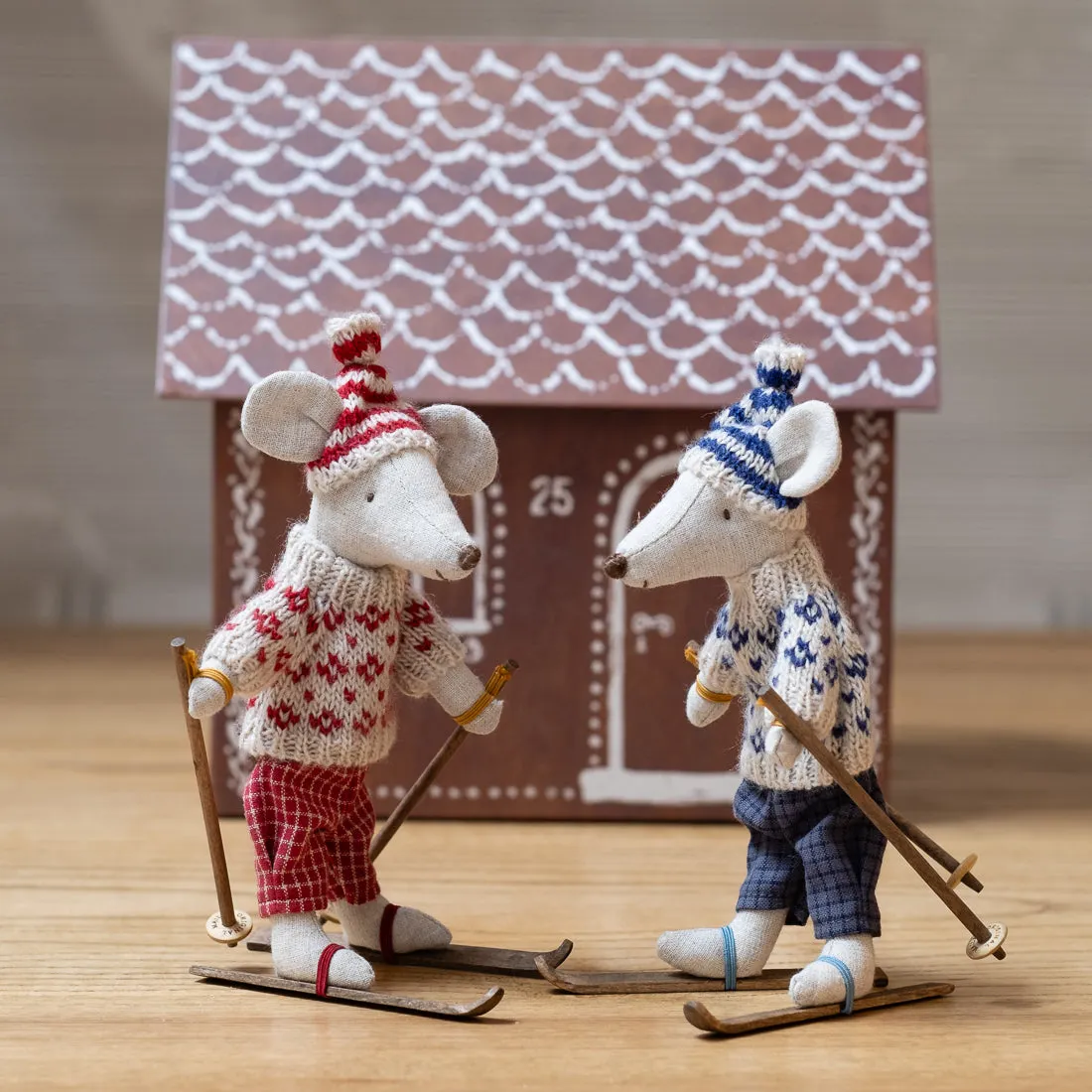 Maileg winter mouse dad with ski set 2024