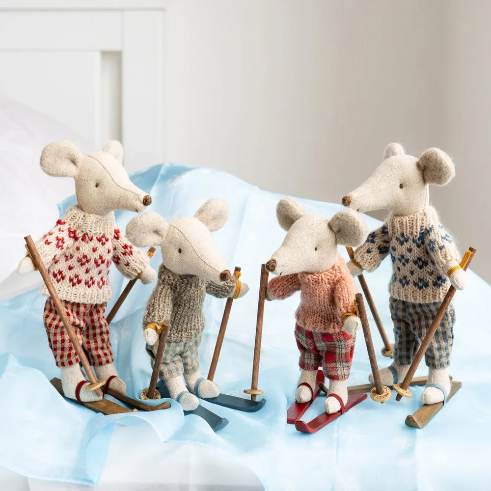 Maileg winter mouse mum with ski set
